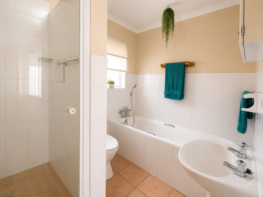 2 Bedroom Property for Sale in Langenhovenpark Free State